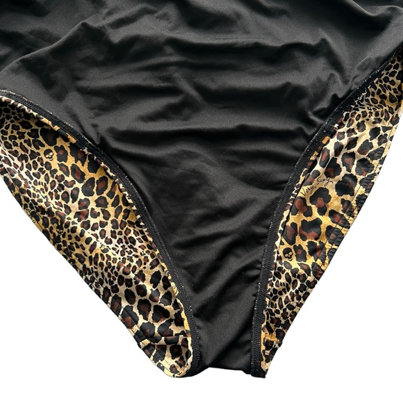 Victoria’s Secret Women’s Skull Animal Print Bombshell One Piece Swimsuit - Picture 9 of 9